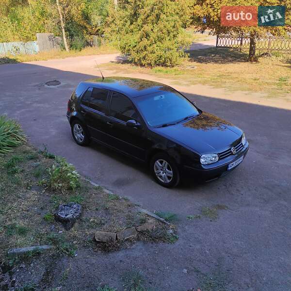 Хэтчбек Volkswagen Golf 2001 в Овруче