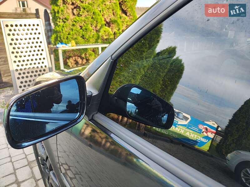 Хэтчбек Volkswagen Golf 2001 в Ивано-Франковске