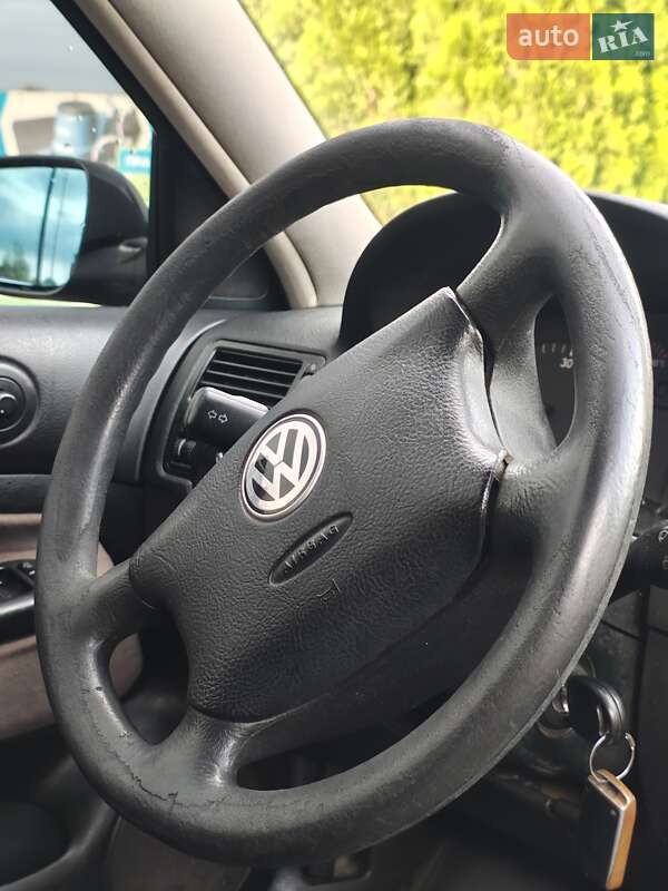 Хэтчбек Volkswagen Golf 2001 в Ивано-Франковске