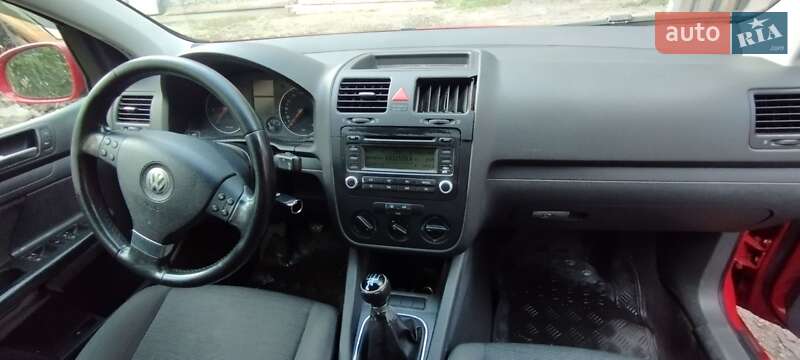 Хэтчбек Volkswagen Golf 2005 в Рахове