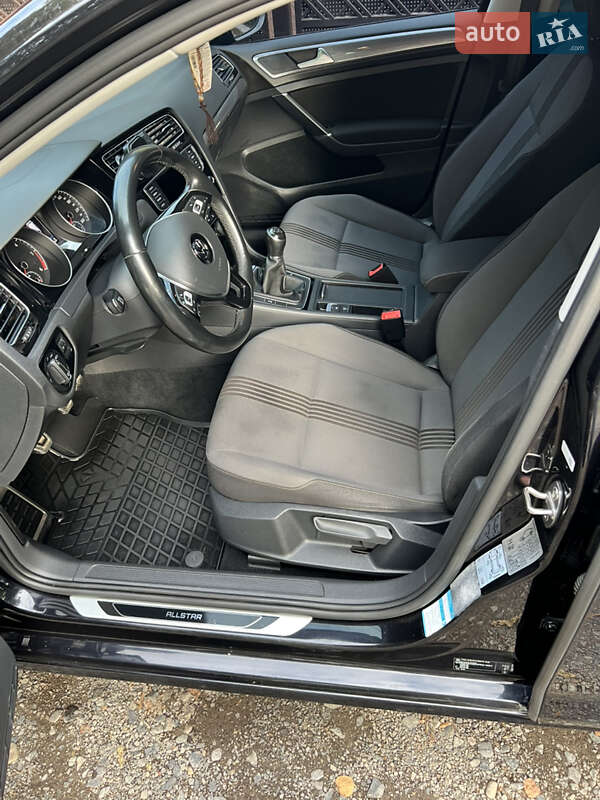 Універсал Volkswagen Golf 2016 в Сваляві