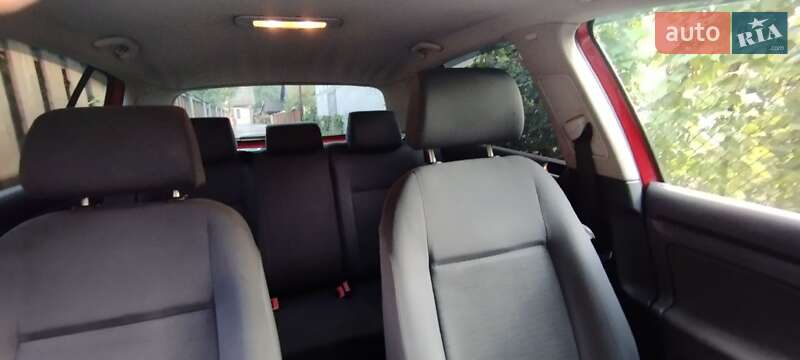 Хэтчбек Volkswagen Golf 2005 в Рахове