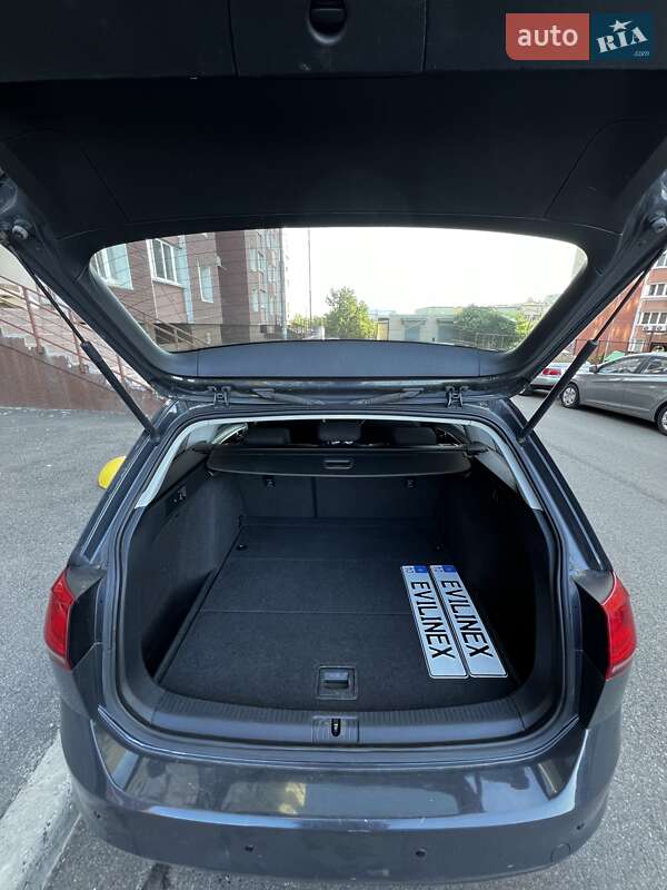 Универсал Volkswagen Golf 2015 в Вышгороде