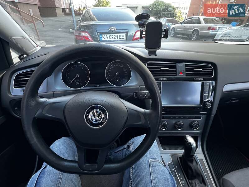 Универсал Volkswagen Golf 2015 в Вышгороде