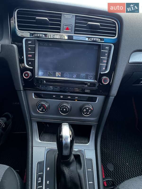 Универсал Volkswagen Golf 2015 в Вышгороде