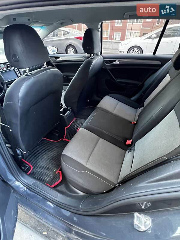 Универсал Volkswagen Golf 2015 в Вышгороде