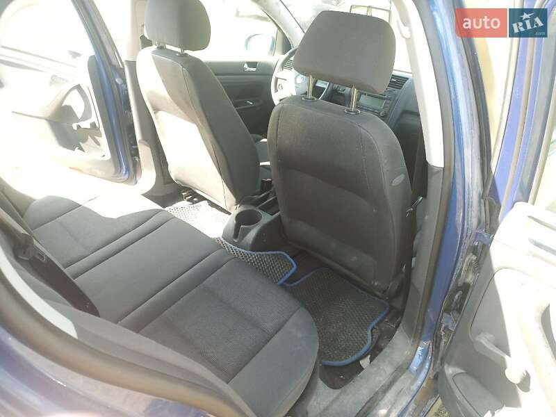 Хетчбек Volkswagen Golf 2004 в Бердичеві