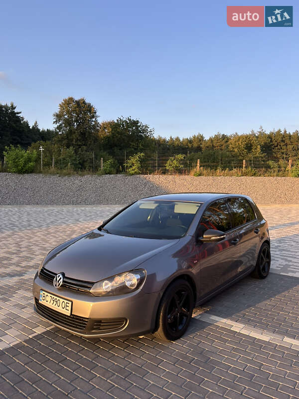 Хэтчбек Volkswagen Golf 2010 в Львове
