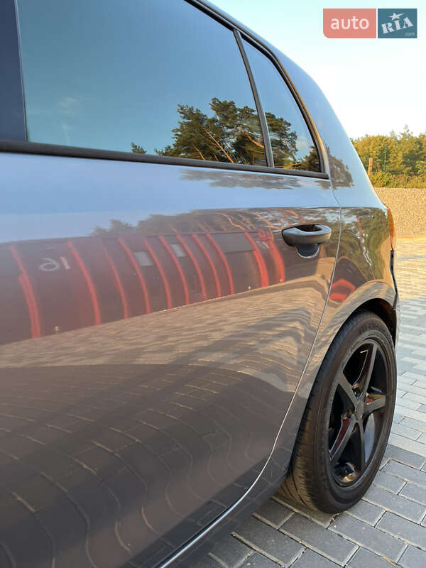 Хэтчбек Volkswagen Golf 2010 в Львове