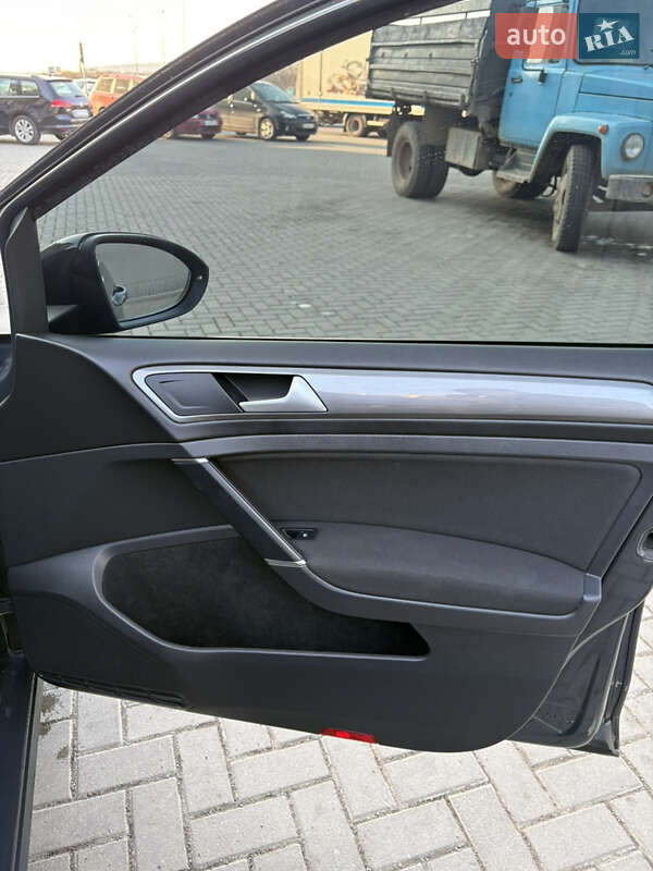 Универсал Volkswagen Golf 2016 в Ужгороде