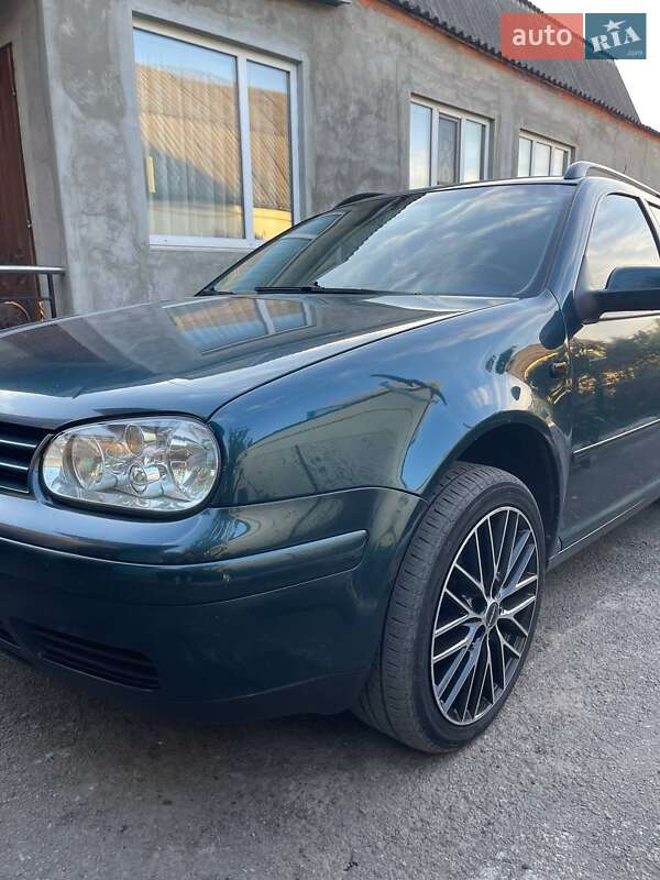 Универсал Volkswagen Golf 2003 в Тетиеве