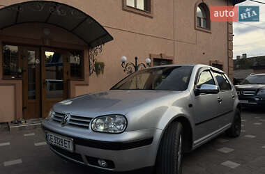 Хэтчбек Volkswagen Golf 2003 в Черновцах