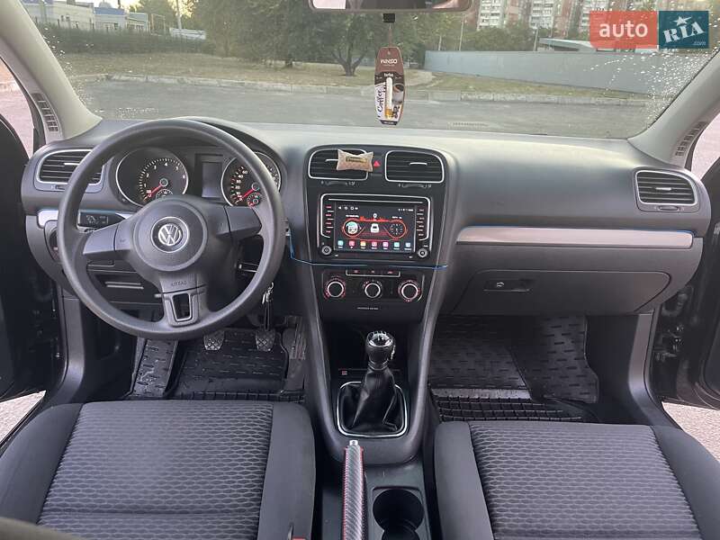 Хэтчбек Volkswagen Golf 2009 в Днепре