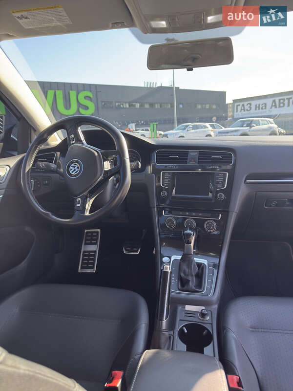 Универсал Volkswagen Golf 2015 в Киеве