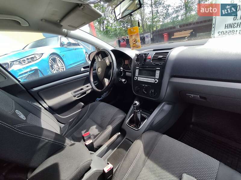 Хэтчбек Volkswagen Golf 2007 в Черновцах