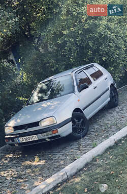 Хэтчбек Volkswagen Golf 1997 в Умани