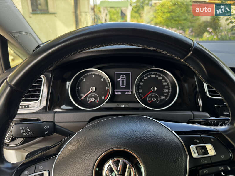 Универсал Volkswagen Golf 2017 в Тернополе