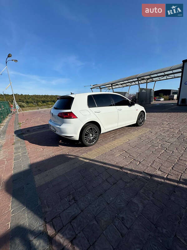 Хэтчбек Volkswagen Golf 2015 в Тернополе