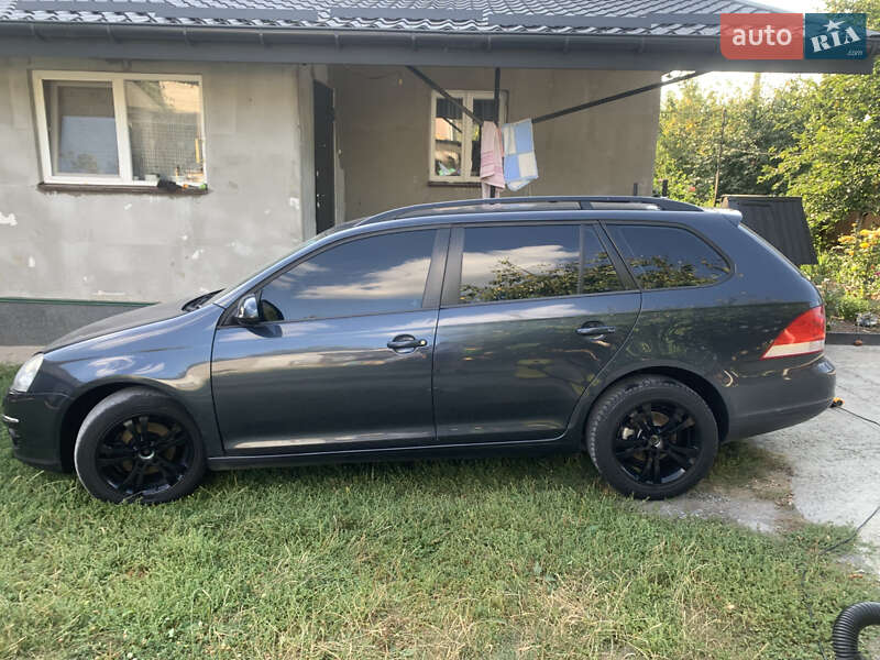 Универсал Volkswagen Golf 2009 в Ровно