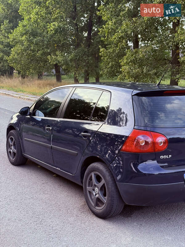 Хэтчбек Volkswagen Golf 2007 в Ромнах