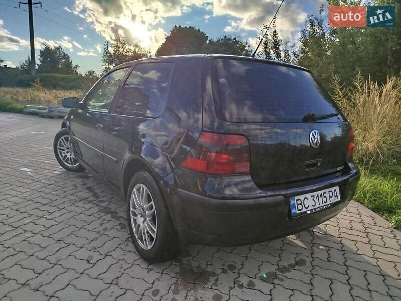 Хэтчбек Volkswagen Golf 2001 в Стрые