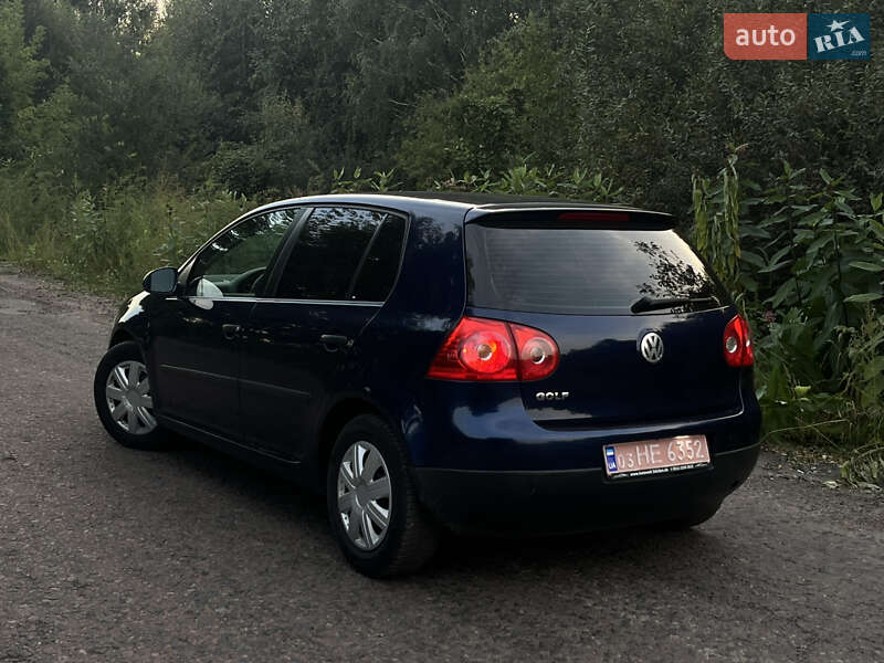 Хэтчбек Volkswagen Golf 2004 в Луцке