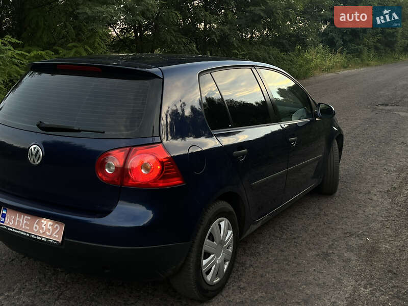 Хэтчбек Volkswagen Golf 2004 в Луцке