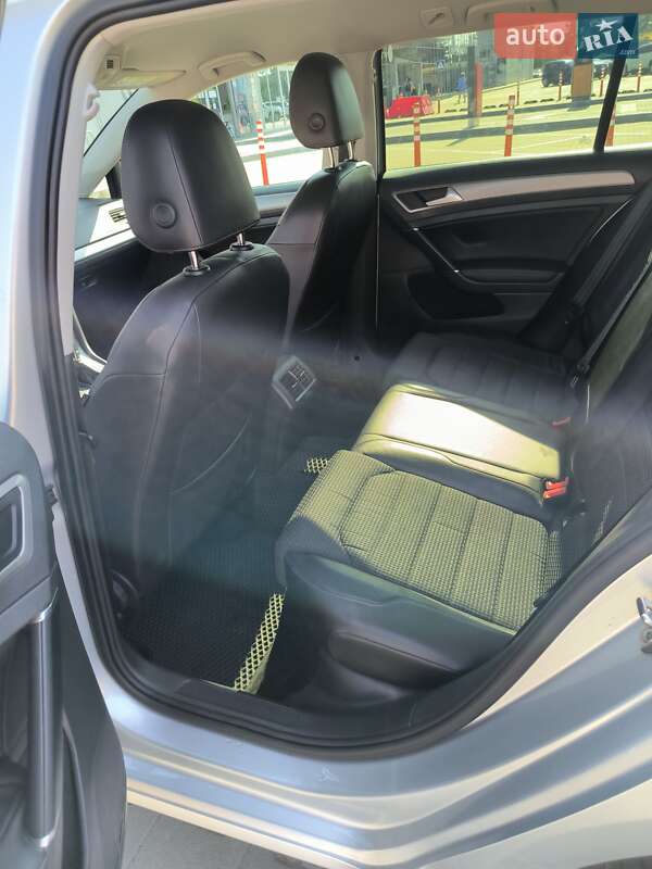 Универсал Volkswagen Golf 2015 в Киеве