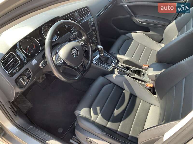 Універсал Volkswagen Golf 2015 в Житомирі