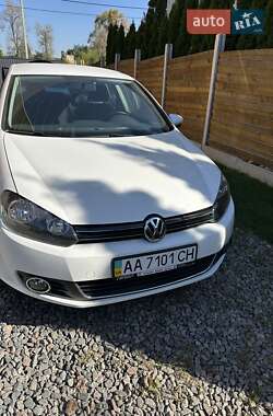 Хетчбек Volkswagen Golf 2010 в Києві