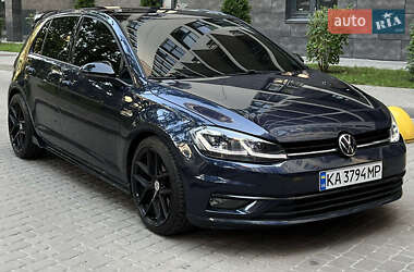 Хетчбек Volkswagen Golf 2017 в Києві