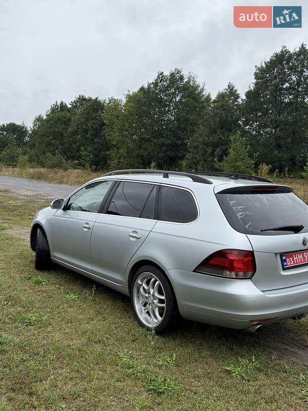Універсал Volkswagen Golf 2012 в Зарічному