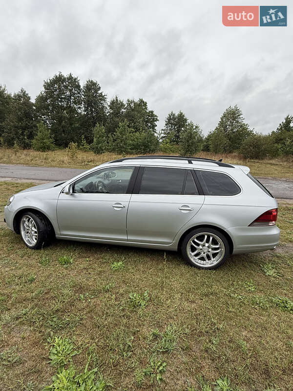 Універсал Volkswagen Golf 2012 в Зарічному