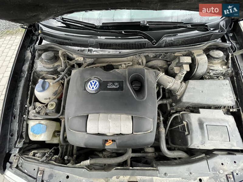 Хэтчбек Volkswagen Golf 2003 в Белогорье