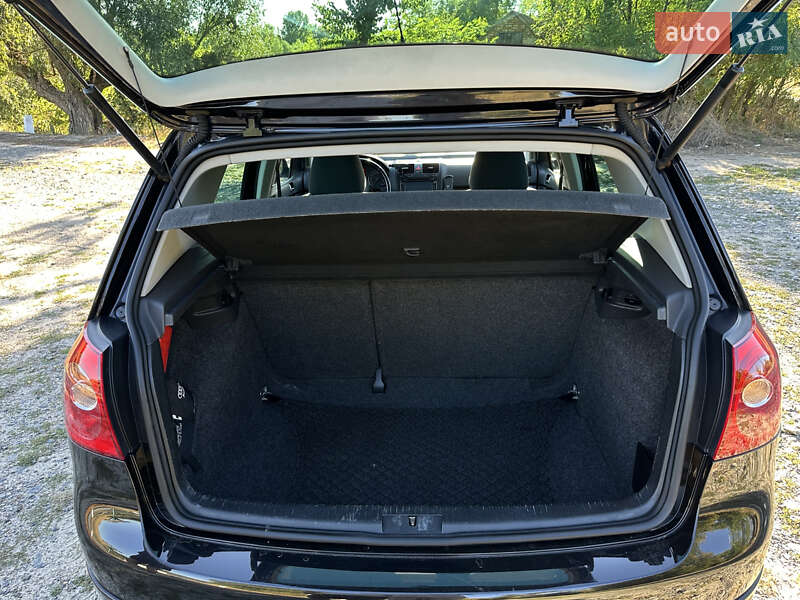 Хетчбек Volkswagen Golf 2008 в Звенигородці