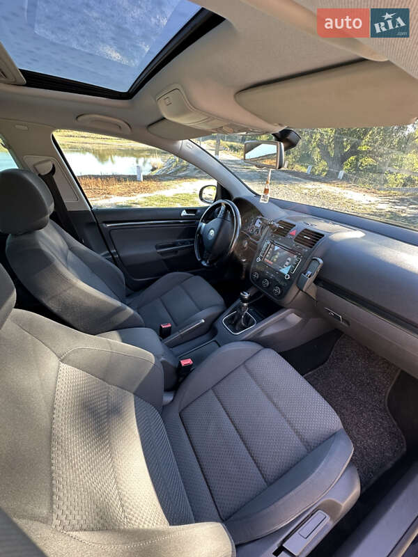 Хетчбек Volkswagen Golf 2008 в Звенигородці