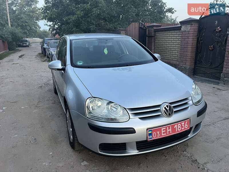 Хетчбек Volkswagen Golf 2004 в Охтирці