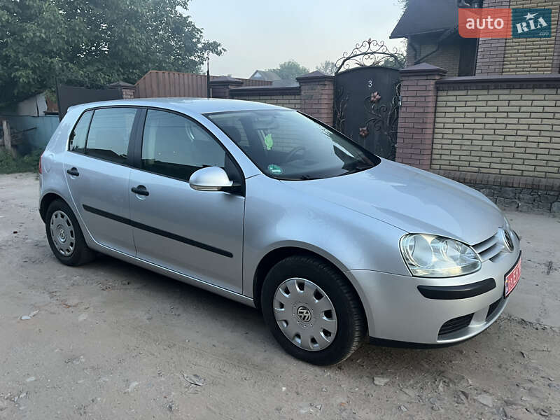 Хетчбек Volkswagen Golf 2004 в Охтирці