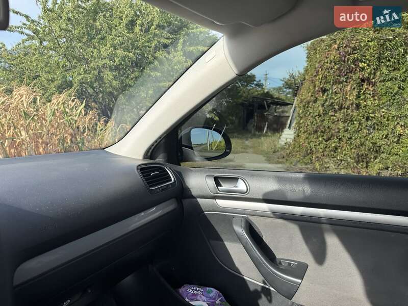 Універсал Volkswagen Golf 2010 в Дніпрі