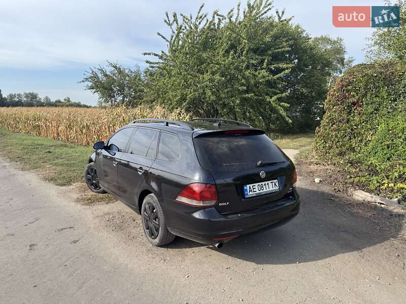 Універсал Volkswagen Golf 2010 в Дніпрі