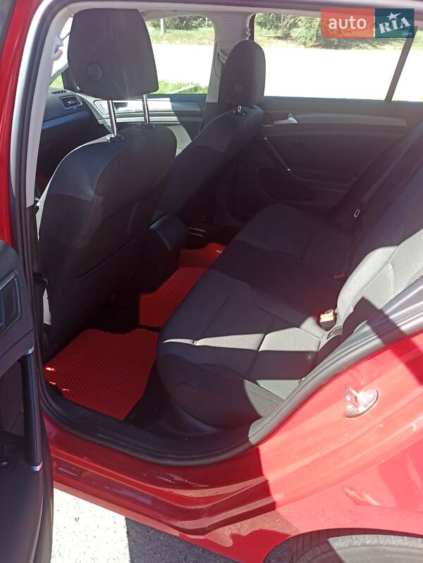 Хетчбек Volkswagen Golf 2018 в Харкові