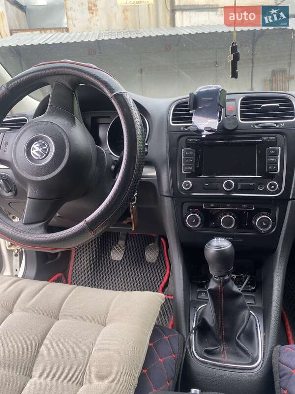 Универсал Volkswagen Golf 2011 в Староконстантинове