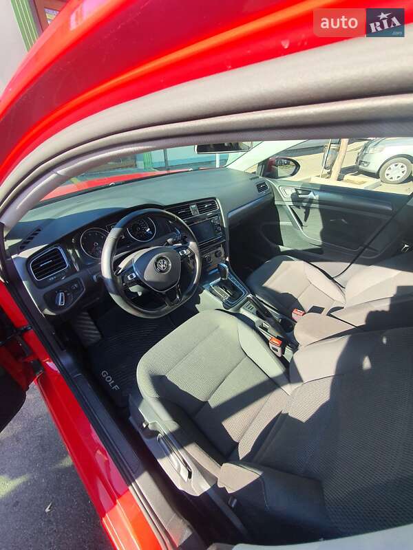 Універсал Volkswagen Golf 2017 в Полтаві