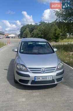 Хэтчбек Volkswagen Golf 2005 в Костополе