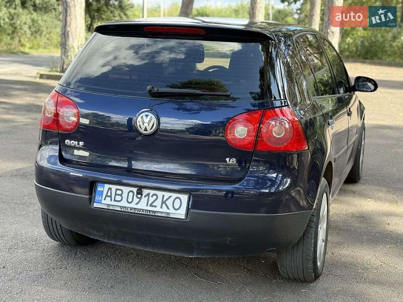 Хэтчбек Volkswagen Golf 2004 в Виннице