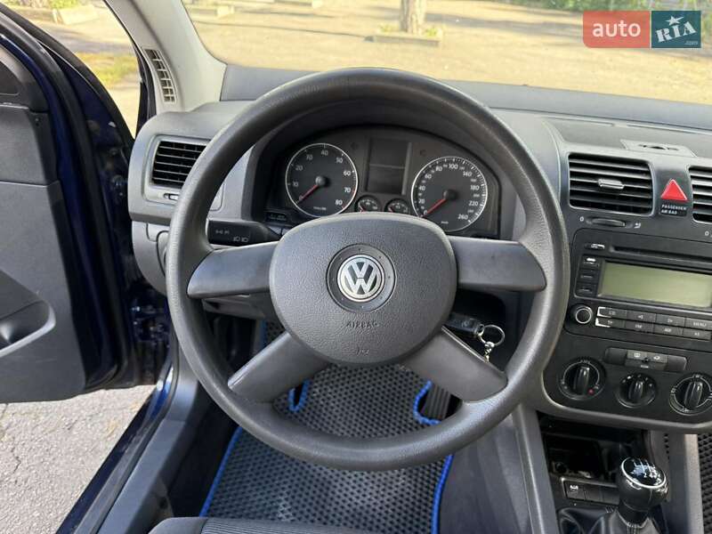 Хэтчбек Volkswagen Golf 2004 в Виннице