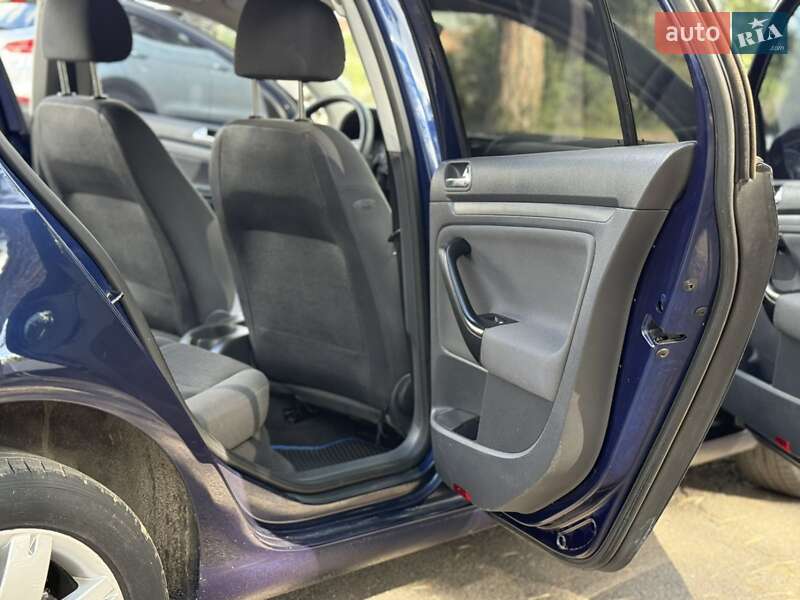 Хэтчбек Volkswagen Golf 2004 в Виннице