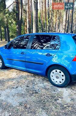 Хетчбек Volkswagen Golf 2004 в Сумах
