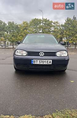 Хэтчбек Volkswagen Golf 2003 в Херсоне