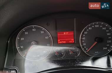 Хэтчбек Volkswagen Golf 2006 в  фото 16 Хэтчбек Volkswagen Golf 2006 в